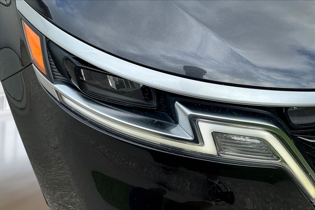 Used 2022 Kia Carnival EX FWD image 29
