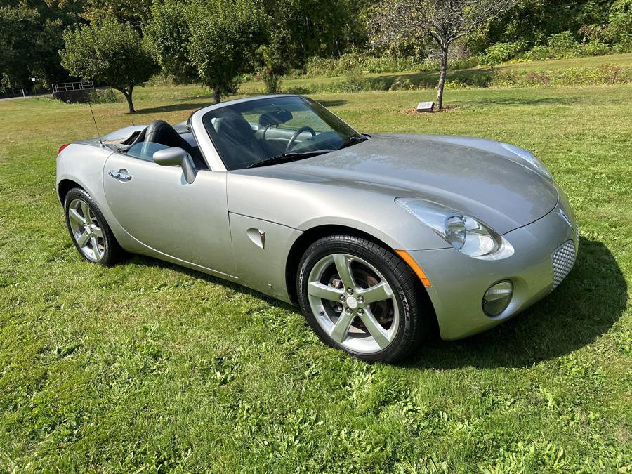 Used 2007 Pontiac Solstice Convertible w/ Premium Package image 4