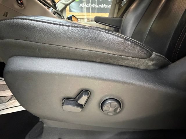 Used 2018 Chrysler Pacifica Touring-L FWD image 28