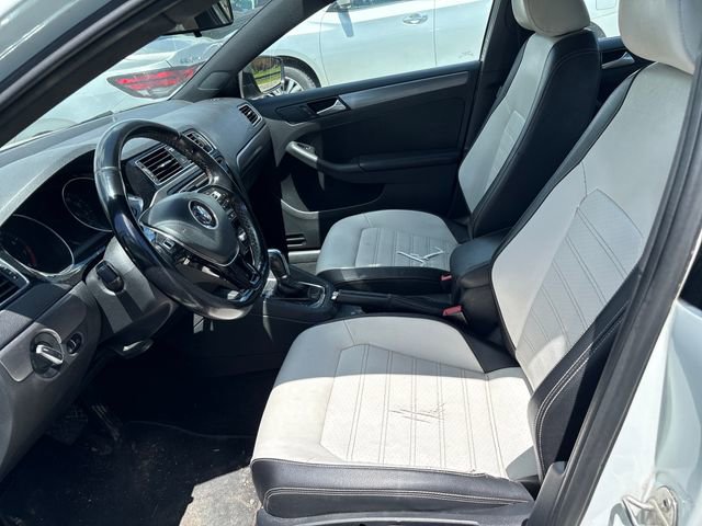 Used 2017 Volkswagen Jetta Sport FWD image 8