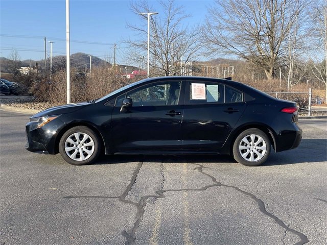 Used 2024 Toyota Corolla LE image 2