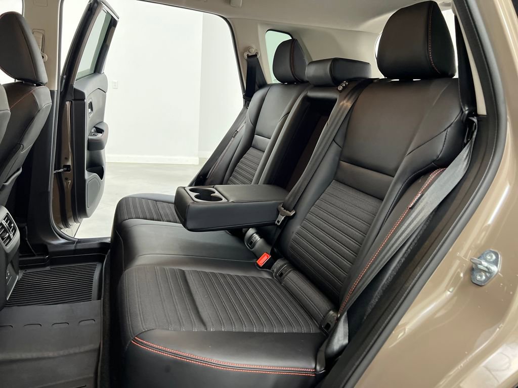 Used 2025 Nissan Rogue SV image 13