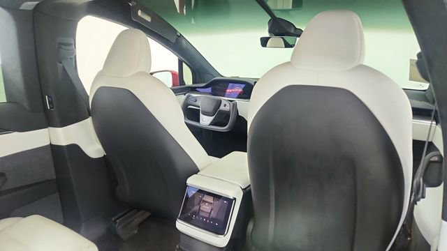 Used 2022 Tesla Model X Plaid image 27
