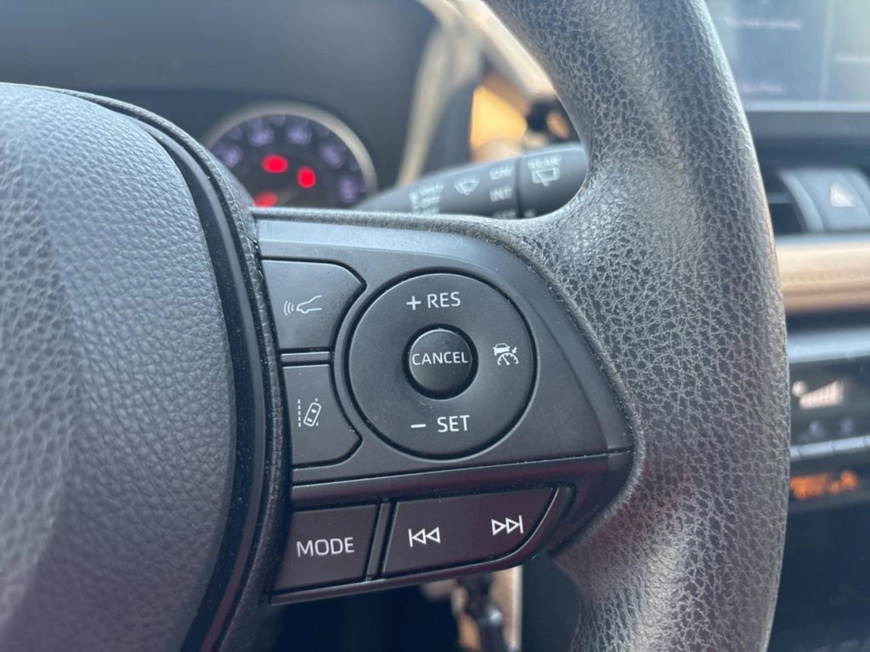 Used 2019 Toyota RAV4 LE FWD image 14