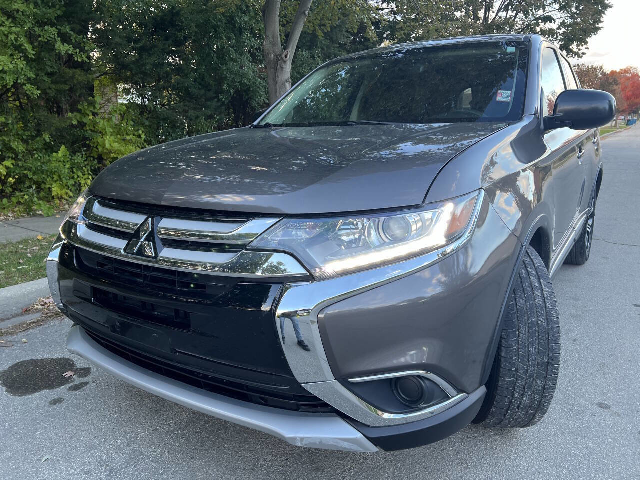 Used 2018 Mitsubishi Outlander ES image 3