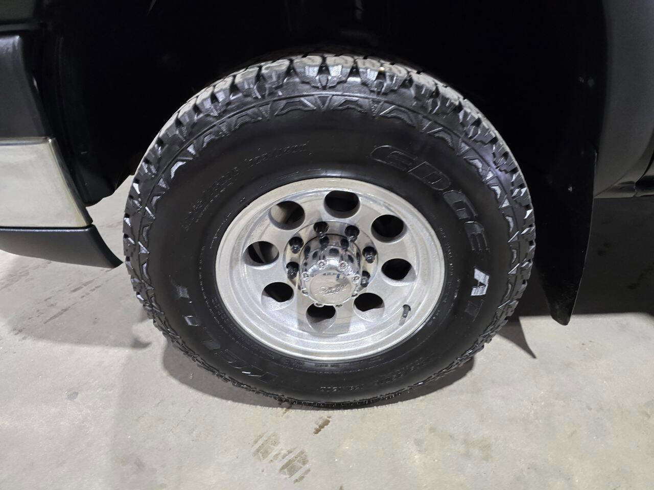 Used 2007 Chevrolet Silverado 2500 LT w/ Snow Plow Prep Package image 28
