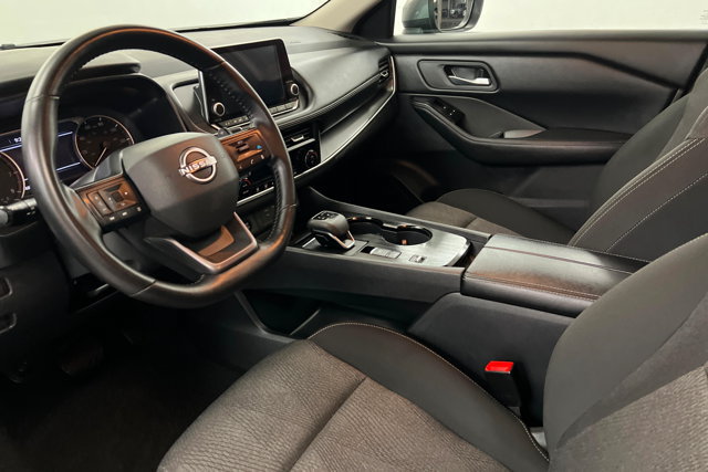 Used 2025 Nissan Rogue SV FWD image 15
