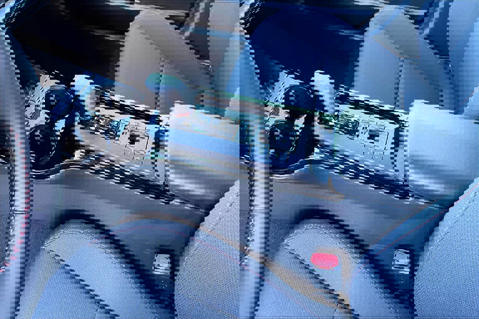 New 2026 Toyota Prius Plug-In Hybrid FWD image 7