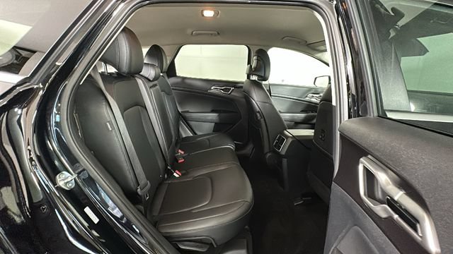 Used 2025 Kia Sportage EX FWD image 30