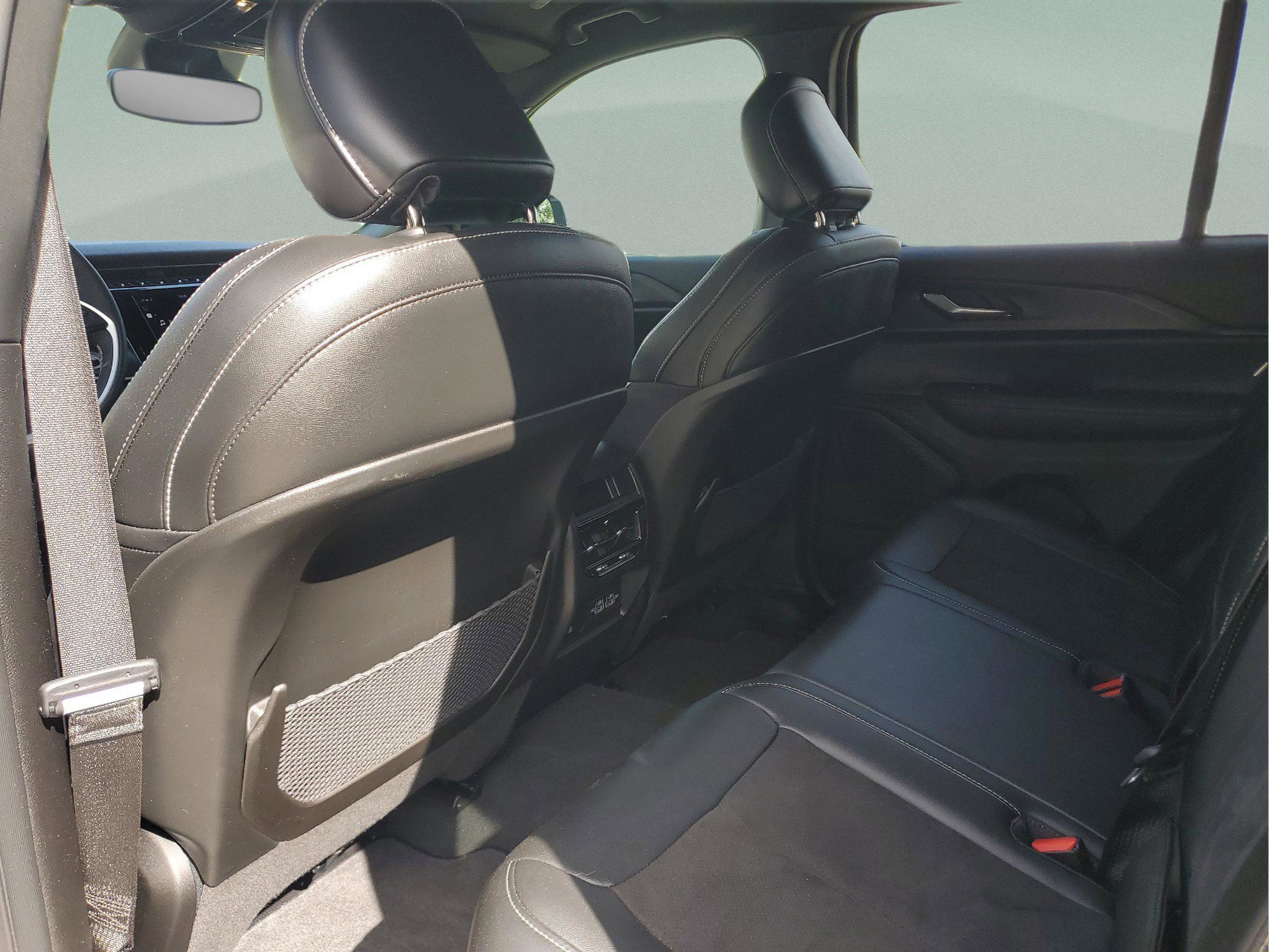 Certified 2024 Jeep Grand Cherokee Altitude image 9