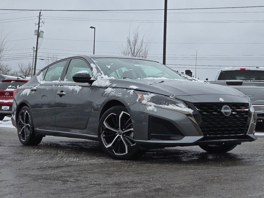Used 2024 Nissan Altima 2.5 SR image 2