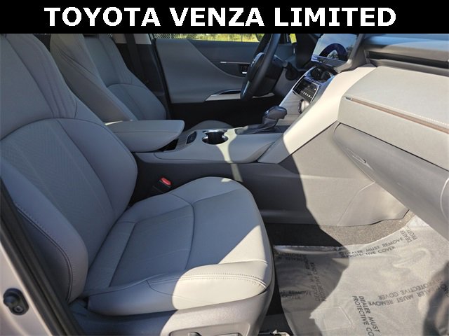 Used 2024 Toyota Venza Limited image 10