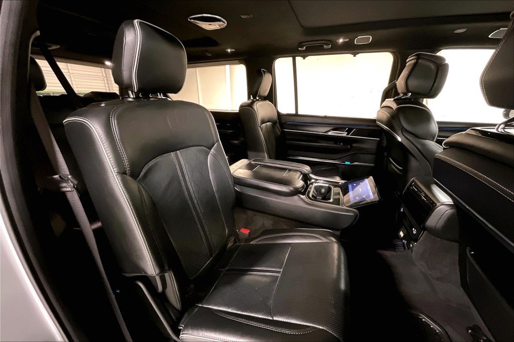 Used 2024 Jeep Grand Wagoneer Series II Obsidian w/ Quick Order Packagew 28T AWD/4WD image 33