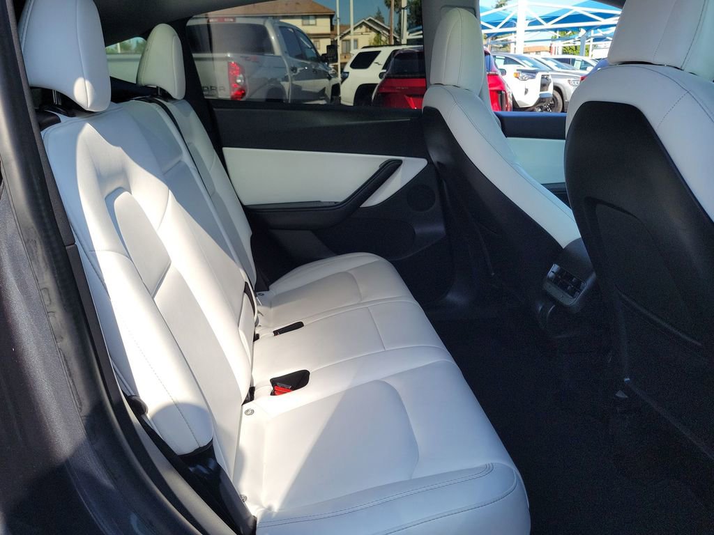 Used 2021 Tesla Model Y Long Range AWD/4WD image 25
