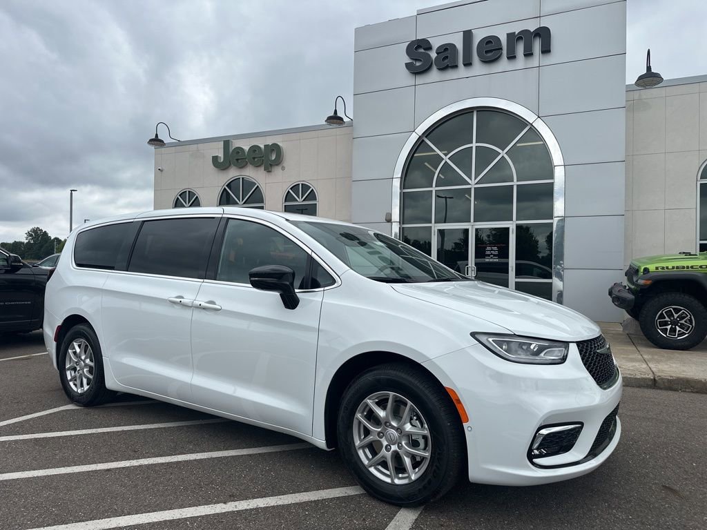 New 2026 Chrysler Pacifica Select image 2