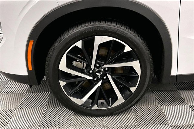 Used 2024 Mitsubishi Outlander SE image 9