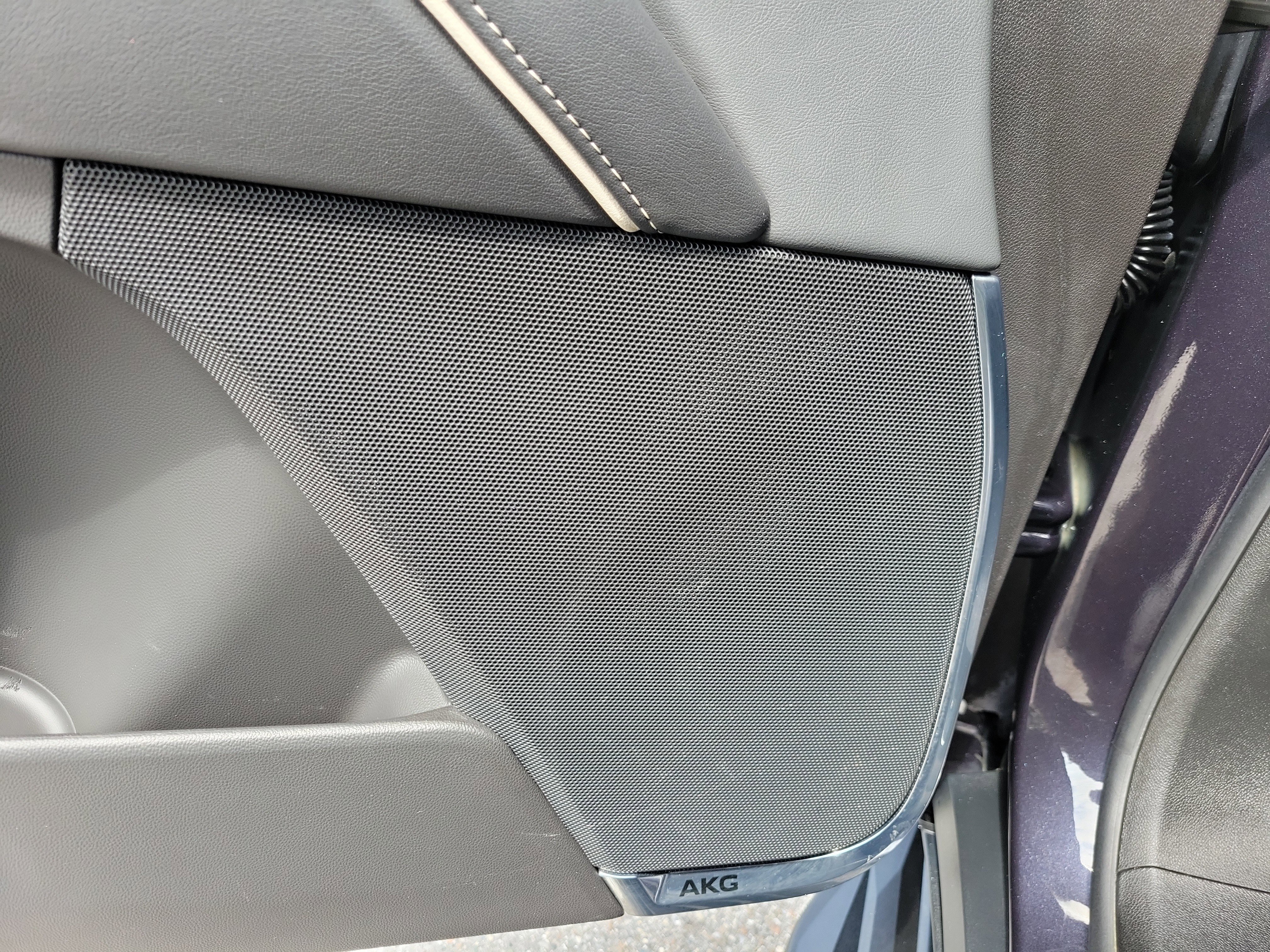 Used 2024 Cadillac Escalade Premium Luxury w/ LPO, Floor Liner Package RWD image 18