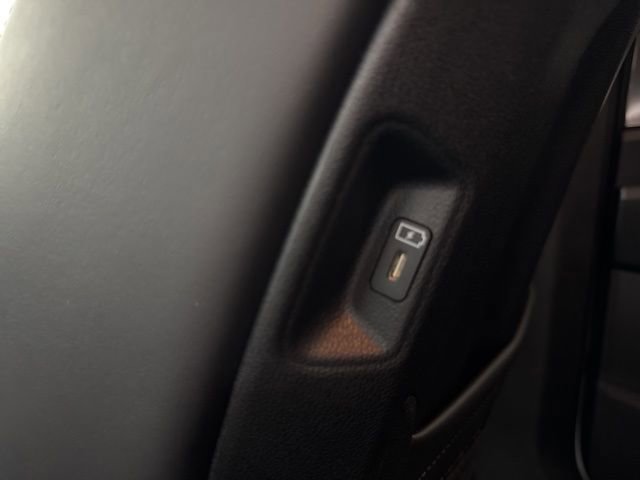 Used 2025 Kia Sorento S image 29