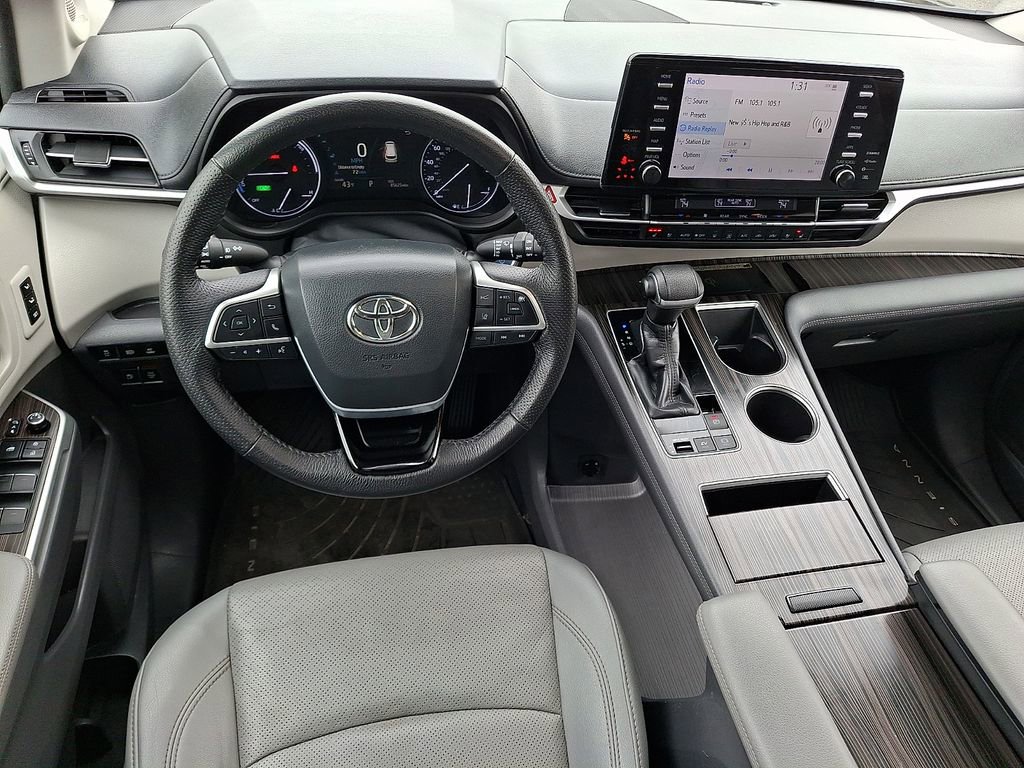 Used 2021 Toyota Sienna Limited image 2