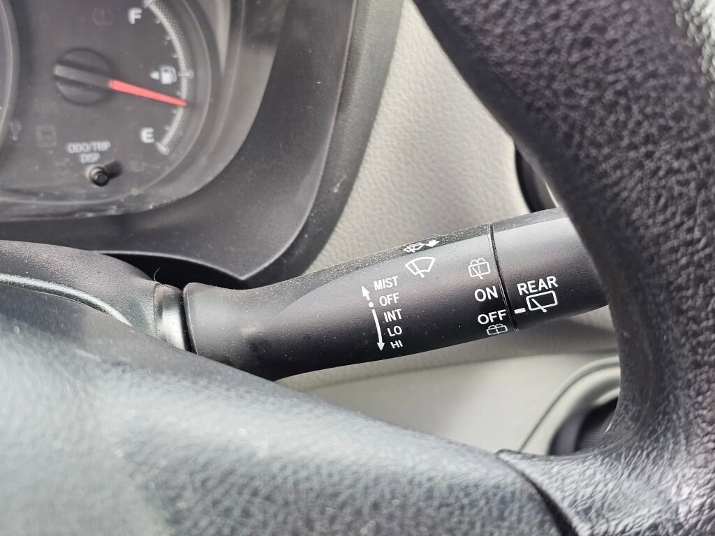 Used 2015 Toyota Yaris L image 34