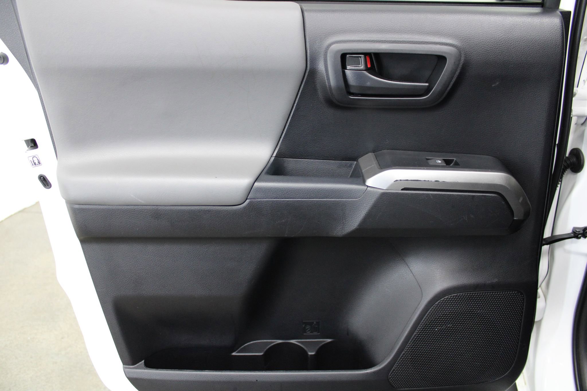 Used 2019 Toyota Tacoma SR5 AWD/4WD image 17