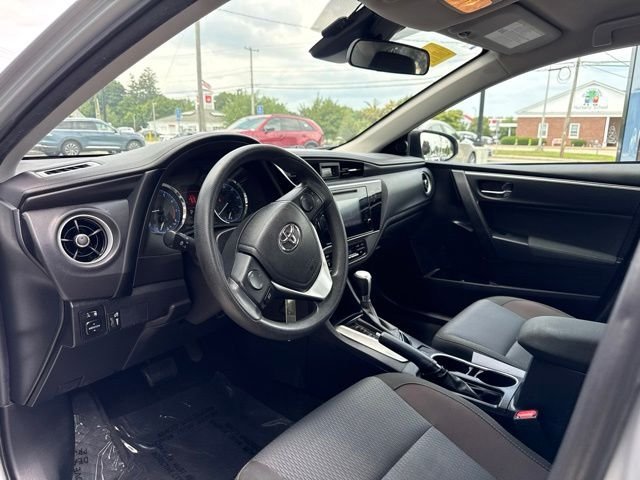 Used 2017 Toyota Corolla LE w/ Carpet Mat Package (TMS) FWD image 9