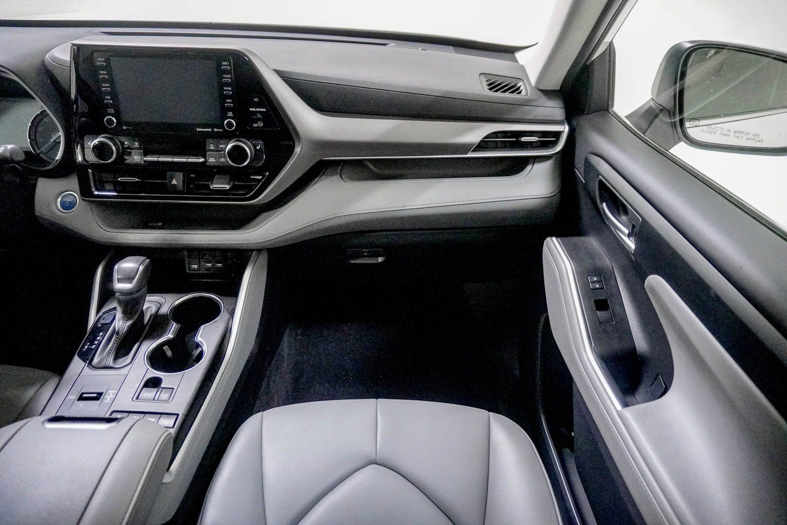 Used 2020 Toyota Highlander XLE image 31