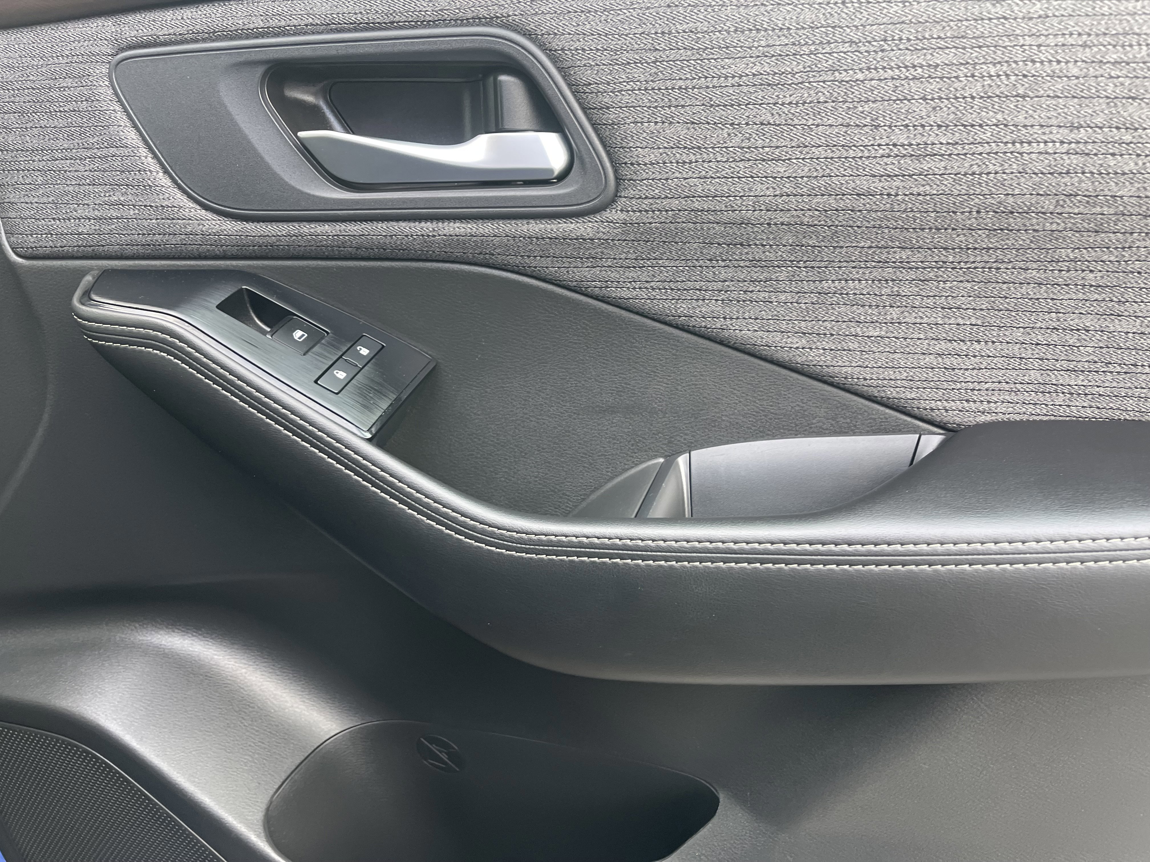 Used 2023 Nissan Rogue SV image 27