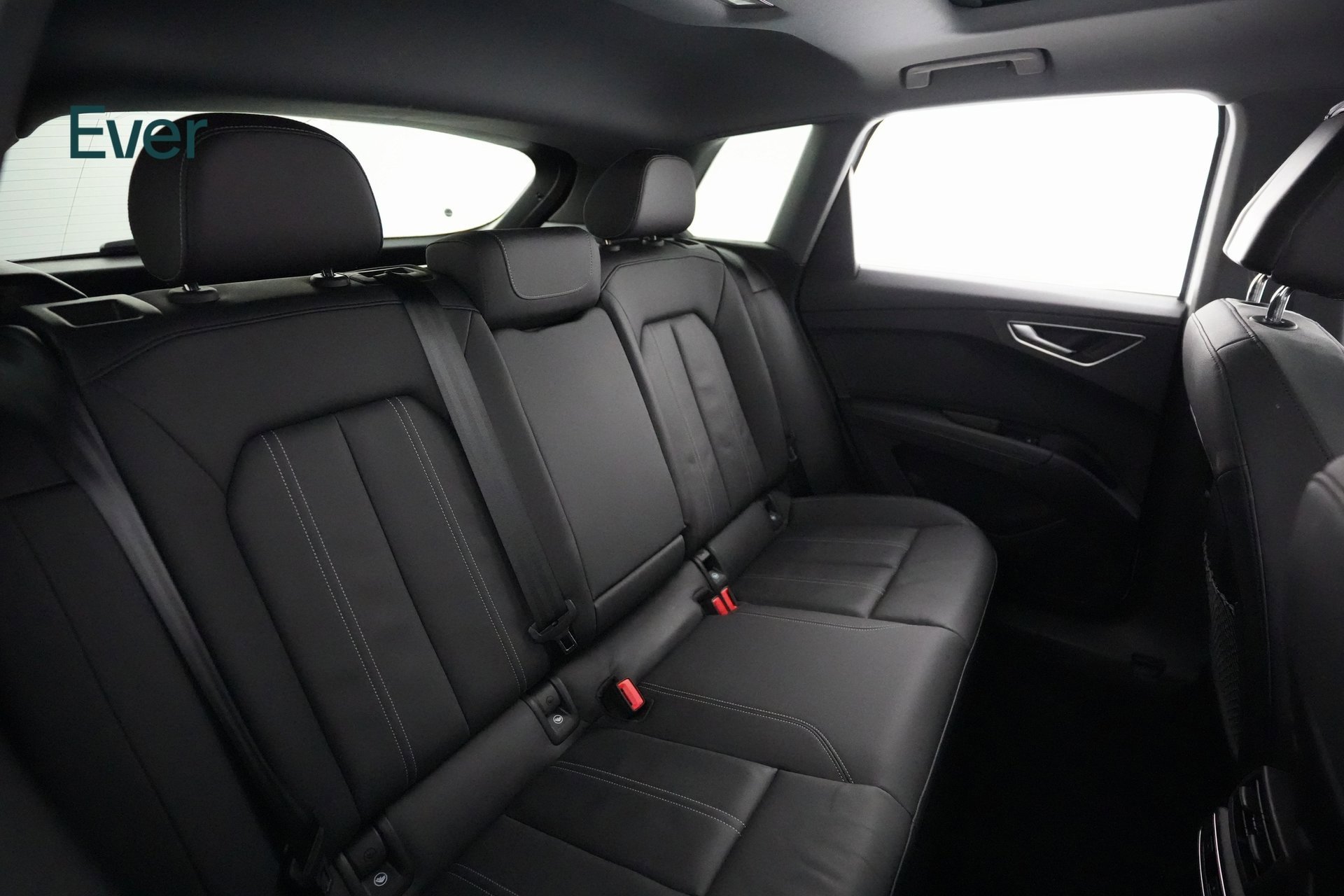 Used 2024 Audi Q4 e-tron Premium w/ Convenience Package image 9