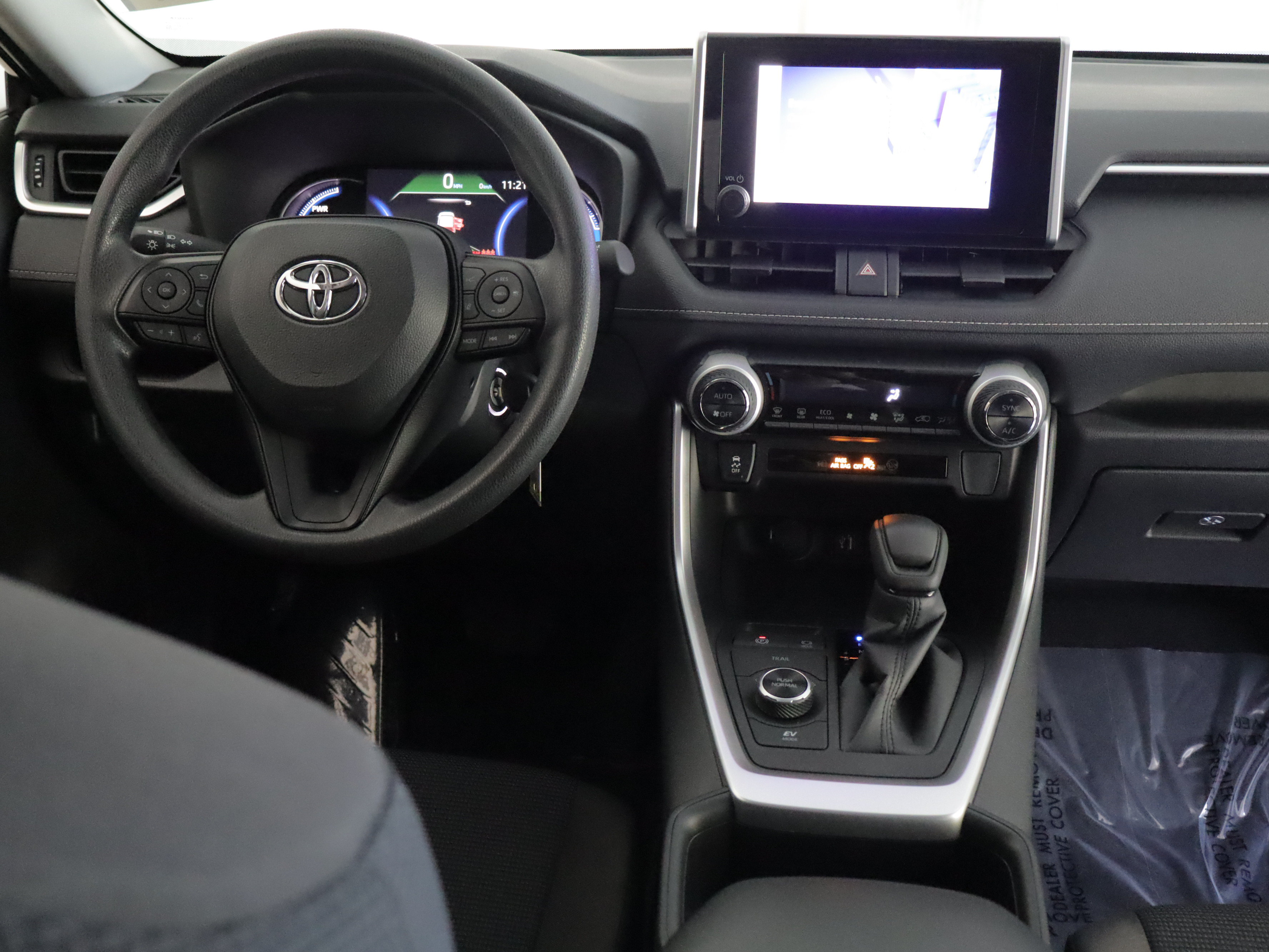Used 2025 Toyota RAV4 LE AWD/4WD image 2