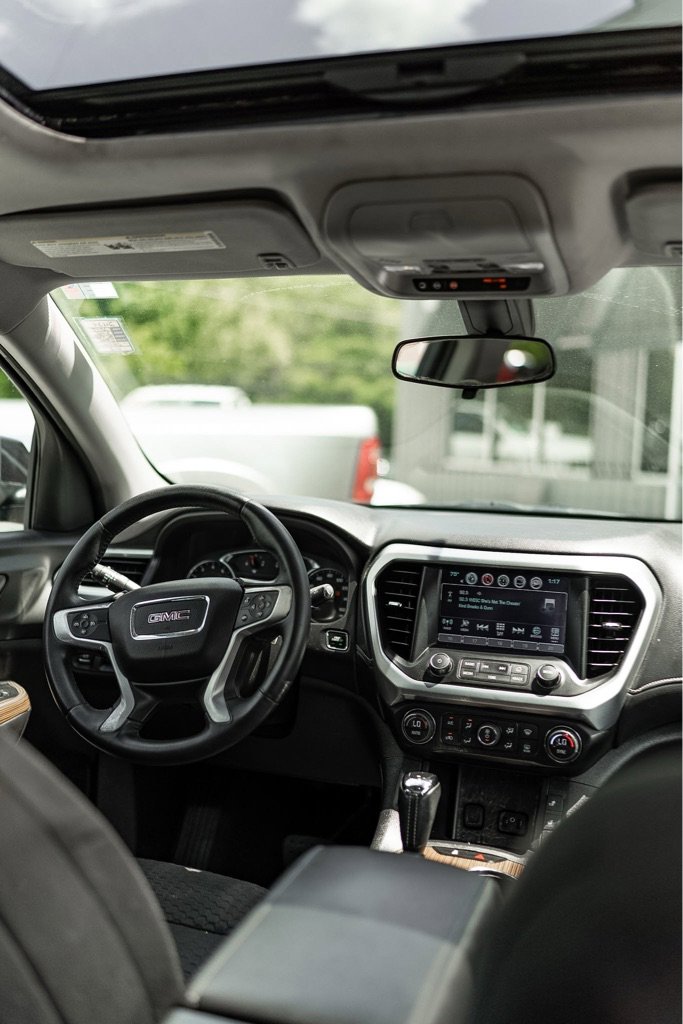 Used 2017 GMC Acadia SLE w/ Driver Alert Package I FWD image 8
