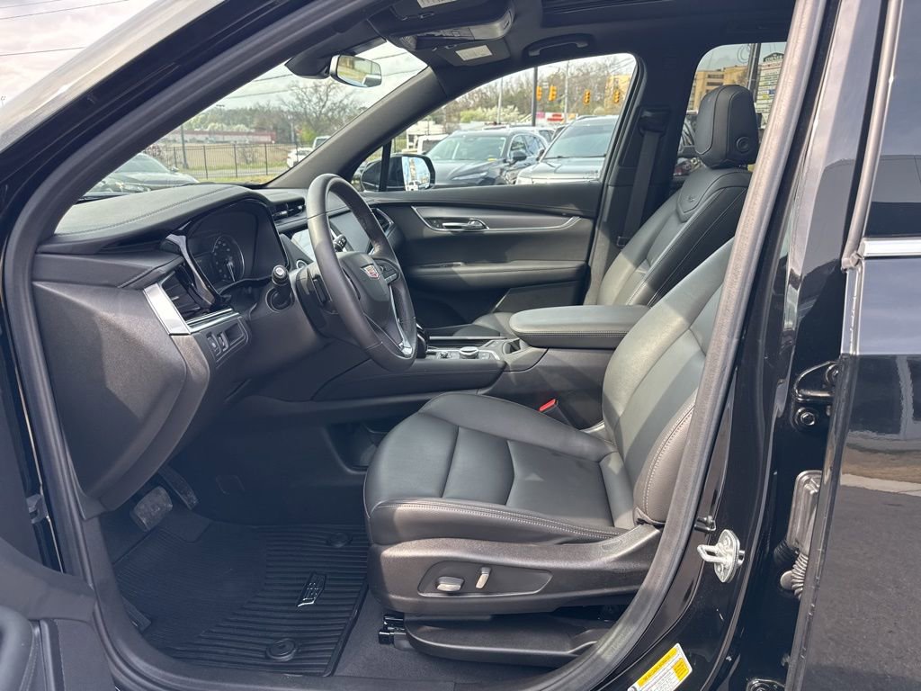 Used 2025 Cadillac XT6 Luxury image 26