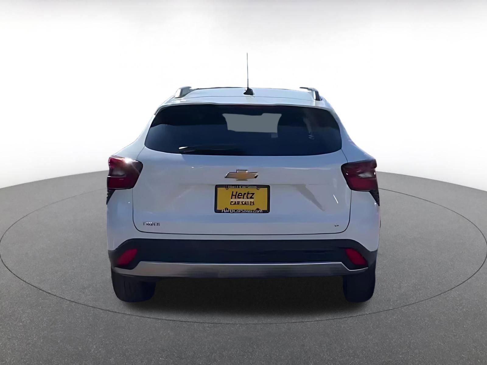 Used 2025 Chevrolet Trax LT FWD image 12