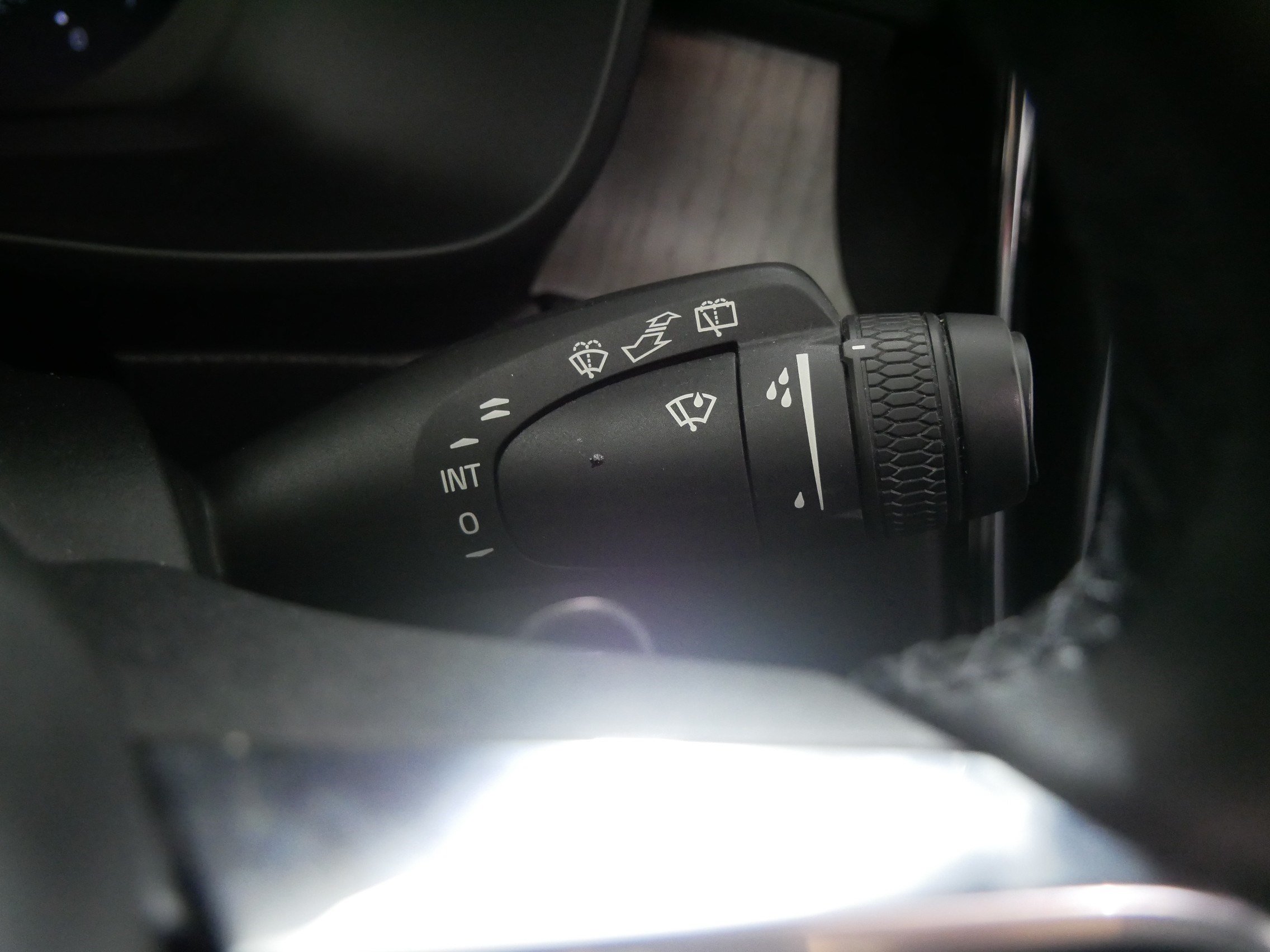 Used 2023 Volvo XC40 B5 Plus w/ Driver Assist Package AWD/4WD image 32