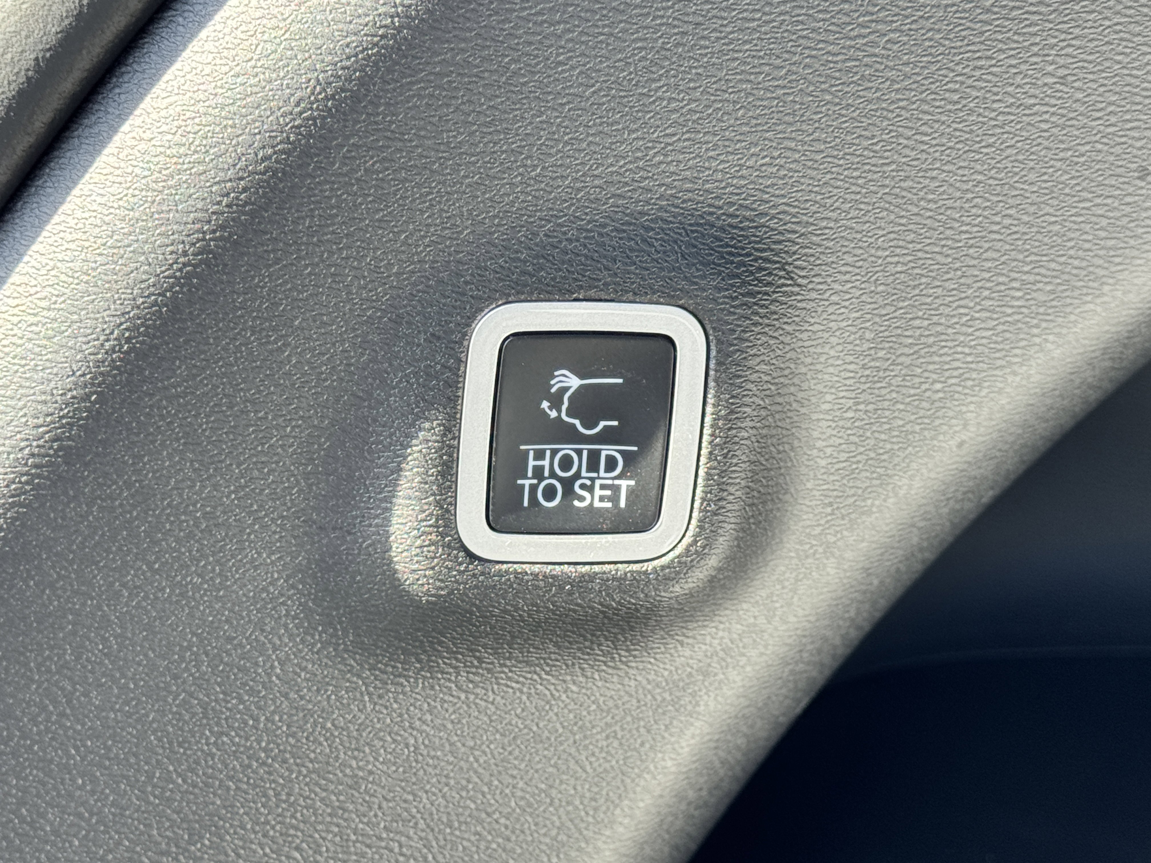 New 2025 Jeep Wagoneer Limited image 12