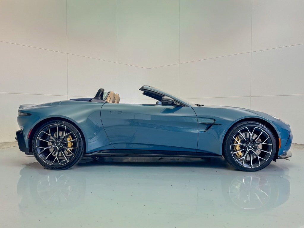 New 2026 Aston Martin V8 Vantage Roadster image 2