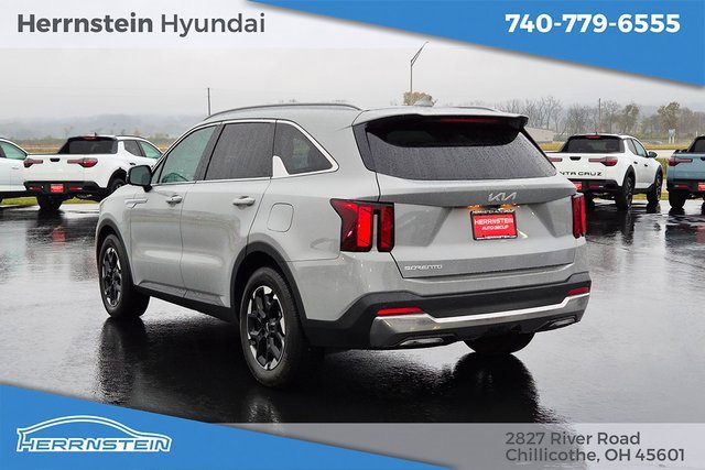 Used 2024 Kia Sorento S w/ Panoramic Sunroof Package image 5