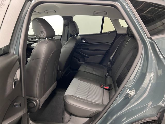 Used 2025 Chevrolet Trax LT image 32