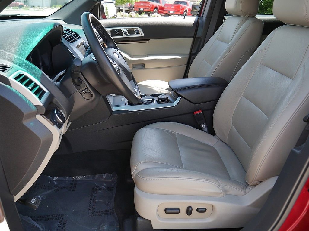 Used 2014 Ford Explorer Limited w/ Equipment Group 302A AWD/4WD image 11