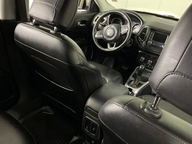 Used 2018 Jeep Compass Latitude w/ Cold Weather Group FWD image 32