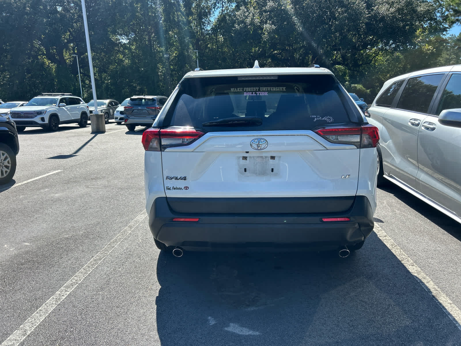 Used 2019 Toyota RAV4 LE FWD image 3