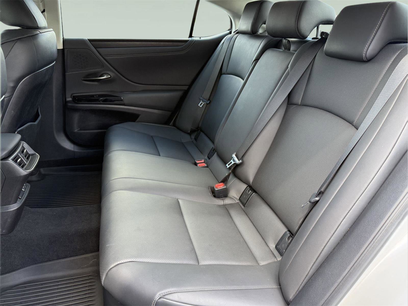 Certified 2024 Lexus ES 300h w/ Premium Package FWD image 22