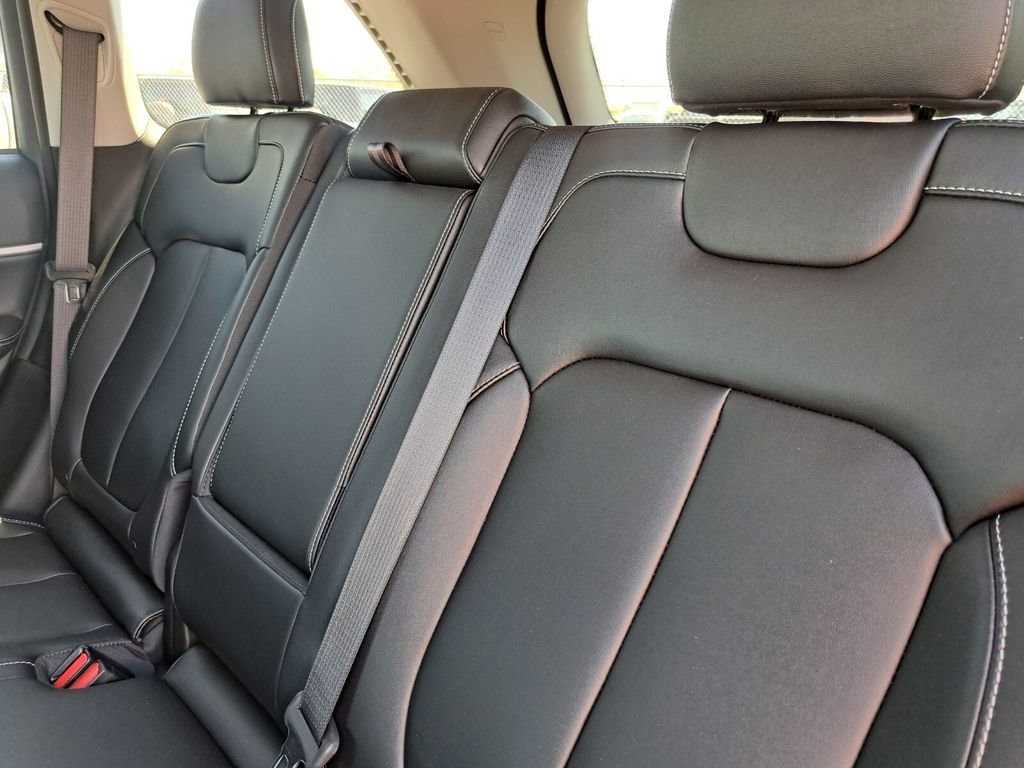 Used 2024 Jeep Grand Cherokee Limited image 23