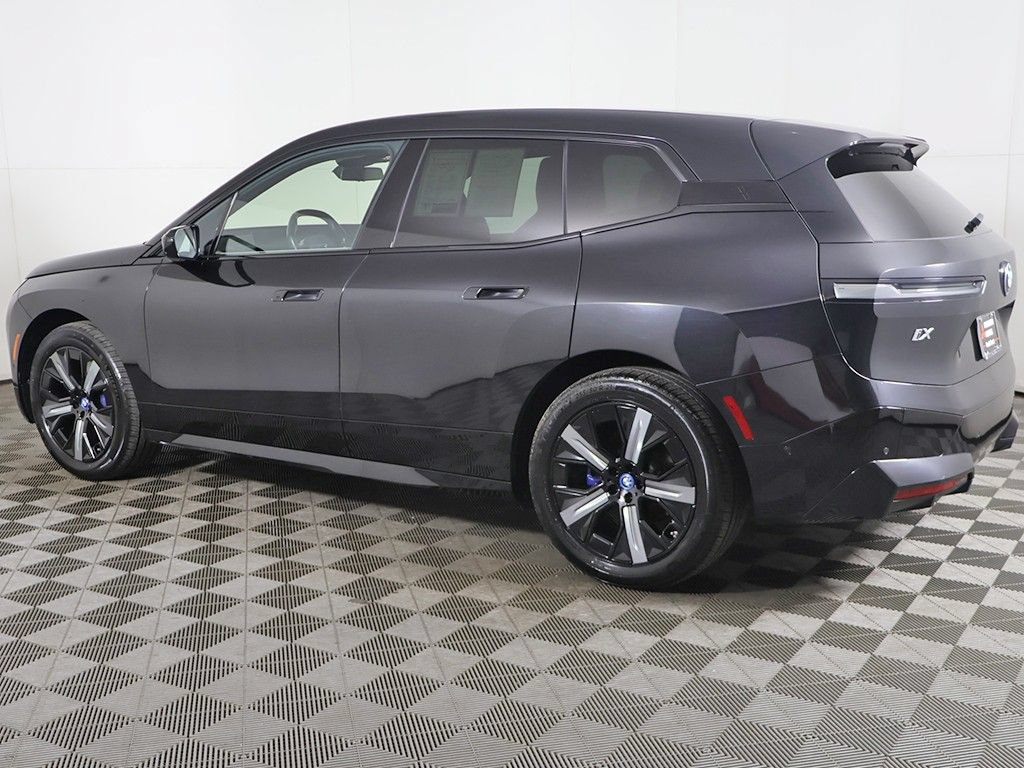 Used 2024 BMW iX xDrive50 w/ Premium Package AWD/4WD image 16