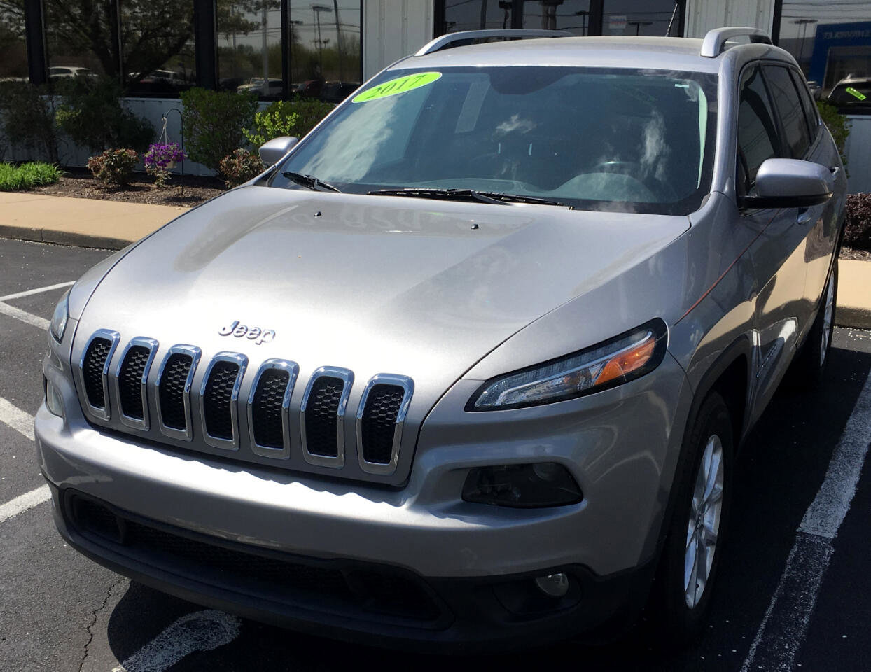Used 2017 Jeep Cherokee Latitude w/ Safety/Convenience Group image 2