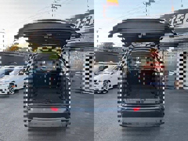 Used 2017 Land Rover Discovery SE image 32