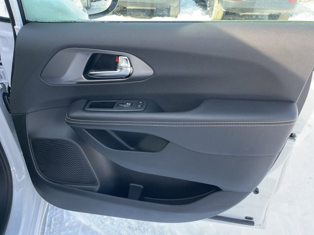 New 2026 Chrysler Pacifica Select FWD image 10