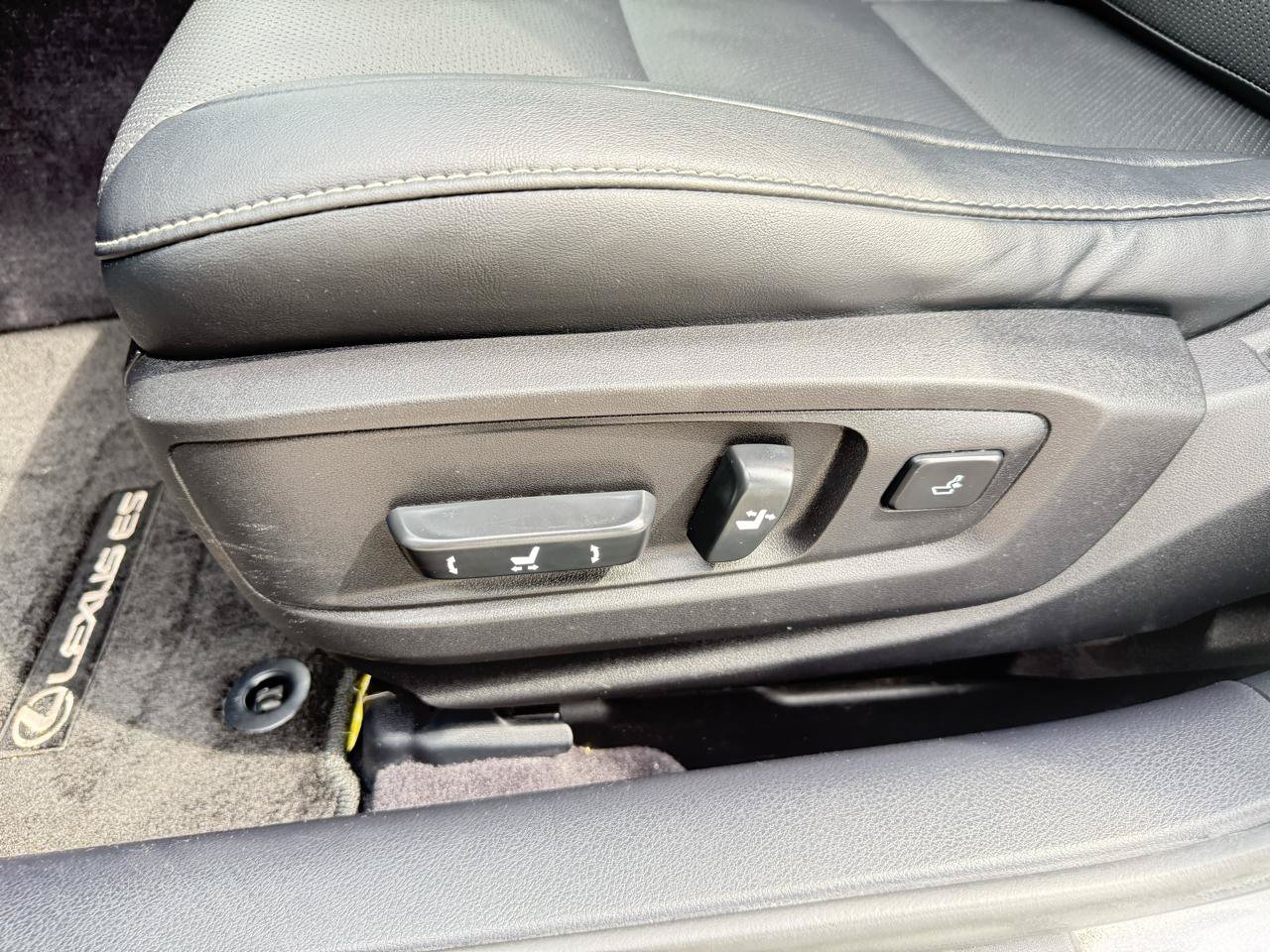 Used 2014 Lexus ES 350 w/ Premium Package FWD image 11