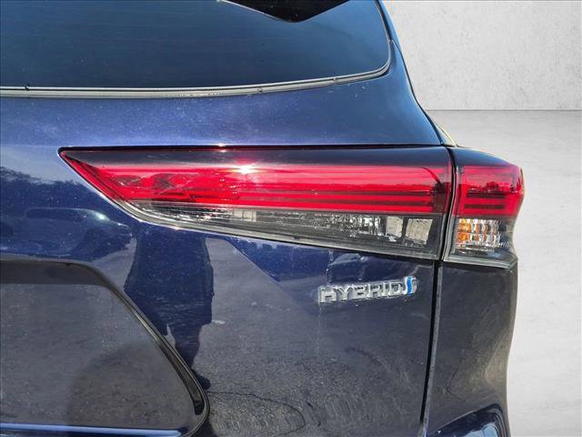 Used 2022 Toyota Highlander XLE FWD image 15