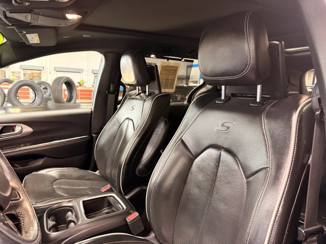 Used 2019 Chrysler Pacifica Limited w/ S Appearance Package FWD image 8